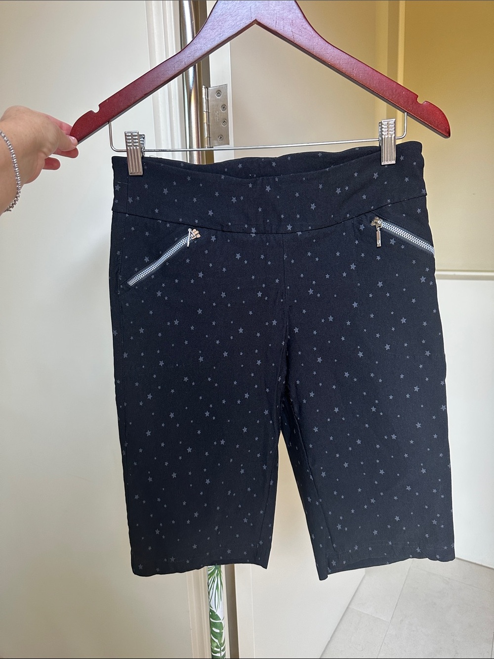 GG Blue shorts Size 8 Black Star Patterned Pants with Zipper Pockets